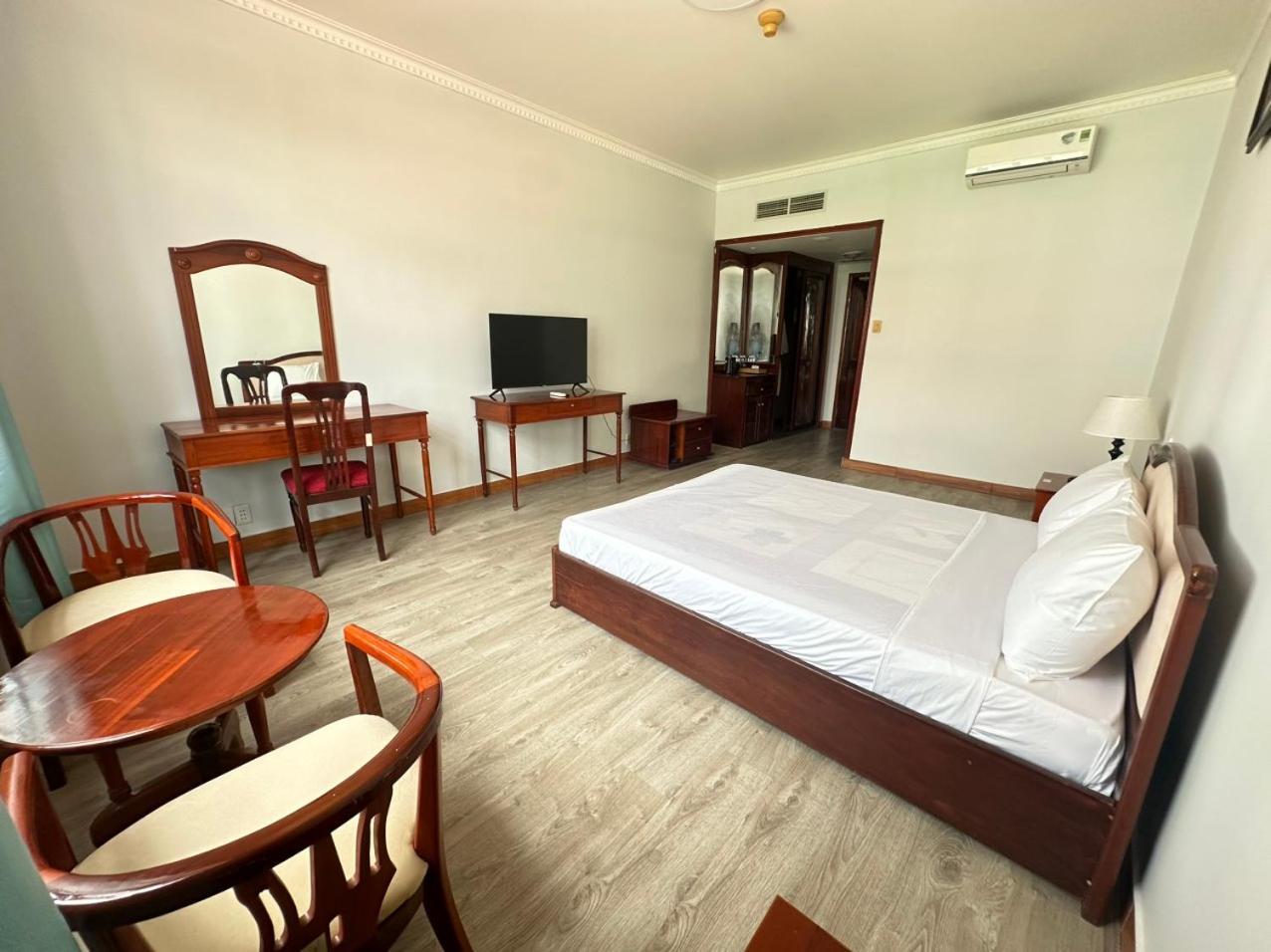 Ngoc Thu Hotel Soc Trang Buitenkant foto
